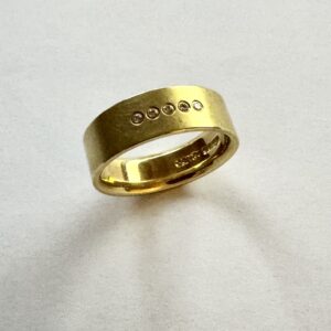 Niessing Ring Molto in Classic Yellow mit 5 Brillanten